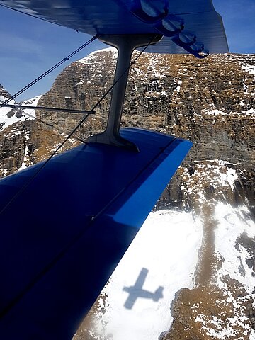 Der Schatten verfolgt unseren Flugweg.