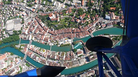 Wir treffen mit der AN-2 in Thun ein.