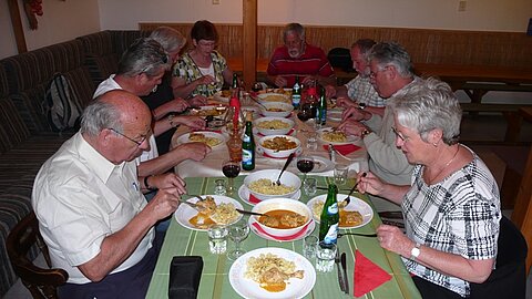 Am Nachmittag Besichtigung des Dorfmusemus in Szenna mit Mitagessen.