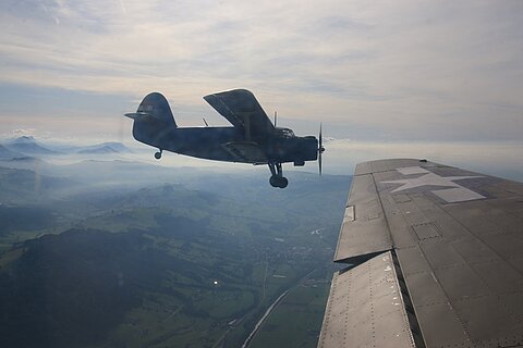 Die Beechcraft musste die Klappen ausfahren um langsamer fliegen zu können.