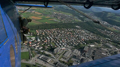 Über dem Flugplatz Thun.