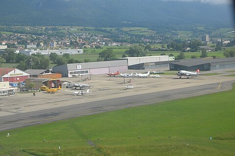 Wir müssten nicht nach Sion fliegen, denn in Grenchen hat es die ersten Oldtimer.