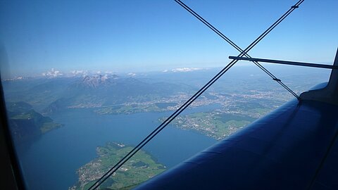 Unter uns der Vierwaldstättersee.
