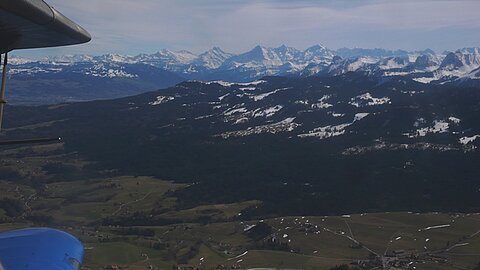 Gantristkette dahinter die Berner-Alpen.