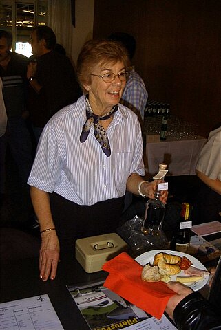 Therese als Kassierin.