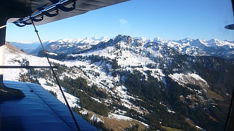 Über dem Jaunpass ein Blick zurück in das Berner-Oberland.