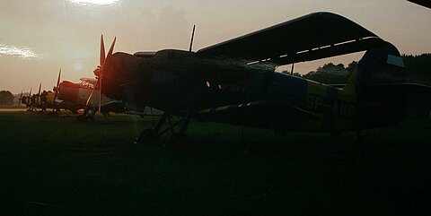 Sonnenuntergang auf dem Flugplatz Ribnik.