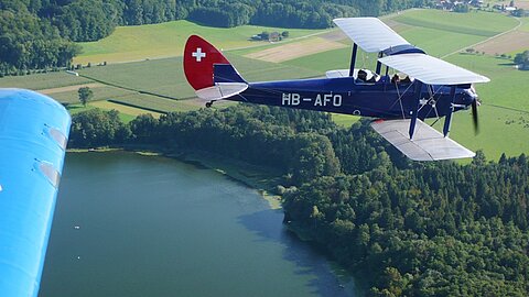 In Formation mit dem Gebsy Moth über dem Burgäschisee..
