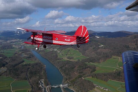 Der Flugweg verläuft entlang der Aare.