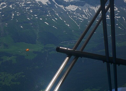 Gleitschirme bei First-Grindelwald.