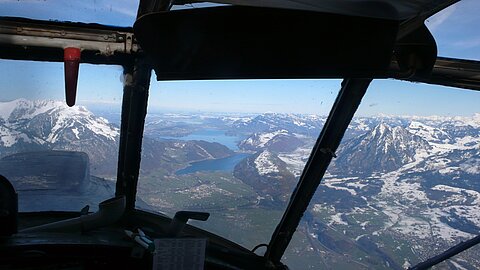 Links der Pilatus vor uns der der Sarnersee.