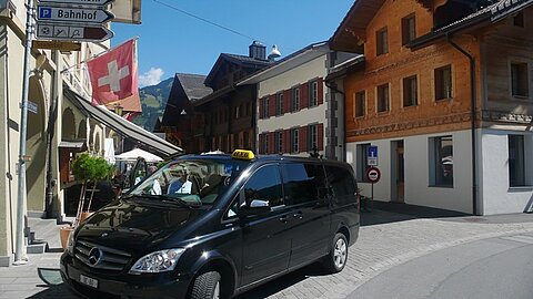 Zurück mit dem Taxi zum Flugplatz.