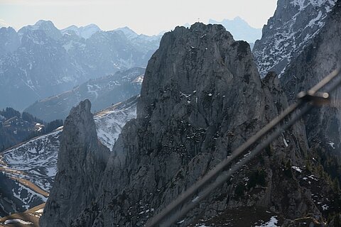 Die Berggipfel auf den Namen Gastlosen getauft.