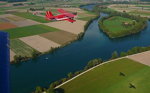 Die Schatten fliegen voraus.