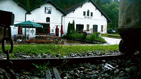 Die Asphaltmine, ...