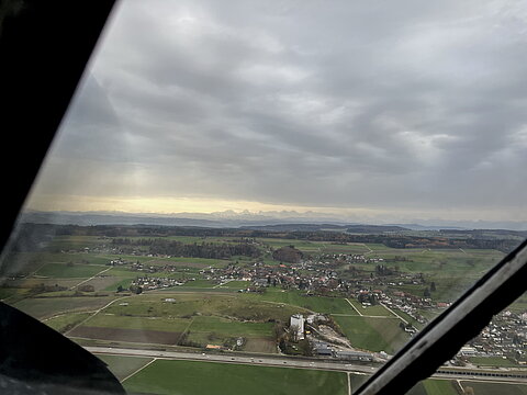 Start in Grenchen mit Blick auf das Berner Oberland mit untergehenden Sonne.