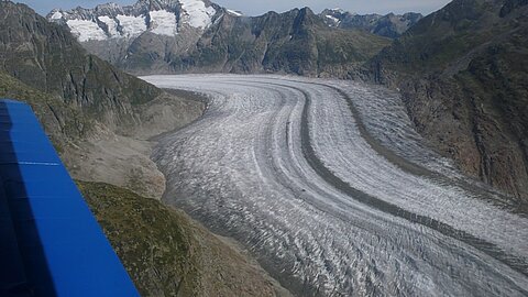 Spuren im Aletschgletscher.