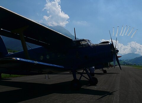 Kunstflugteam mit Let 39.