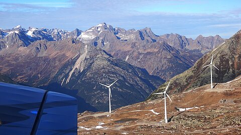 Windkraftwerke bei Andermatt.
