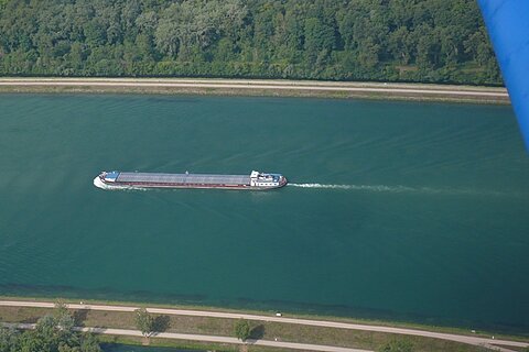 Wir folgen dem Rhein.