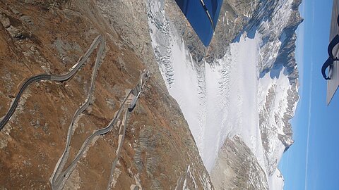 Rhonegletscher mit Furkapassstrasse.