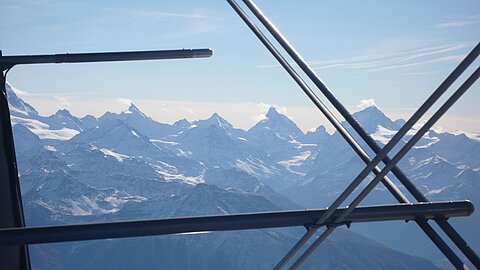 Bildmitte das Matterhorn.