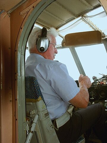 Unser Pilot Bruno Kugler im Anflug auf Grenchen.