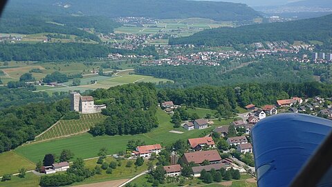 An der Habsburg vorbei.