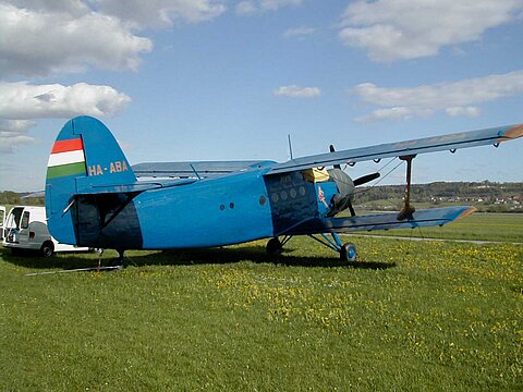 Die AN-2 ist wieder festgebunden.
