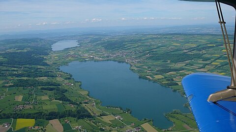 Halwylersee und Baldeggersee bei schönstem Wetter.