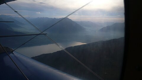 Thunersee im Hintergrund Niesen.
