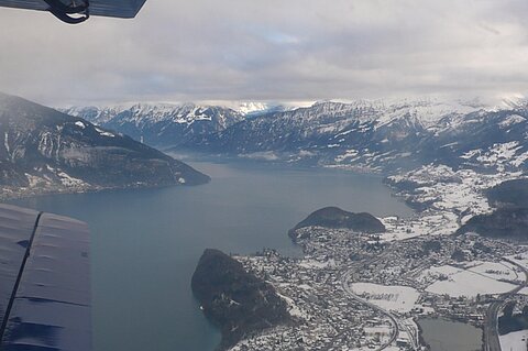 ... bei Spiez unter der Wolckendecke sind.
