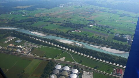 Sandbänke im Rhein auf der Höhe von Buchs SG.