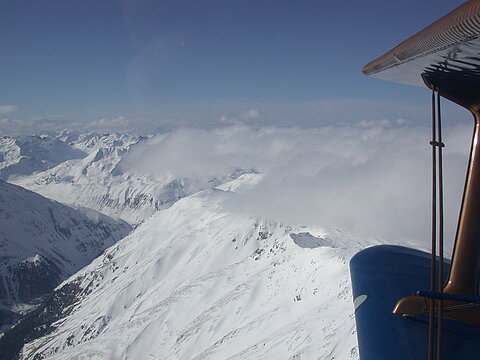 Im Steigflug zum einem Vereinsflug ab Samedan.