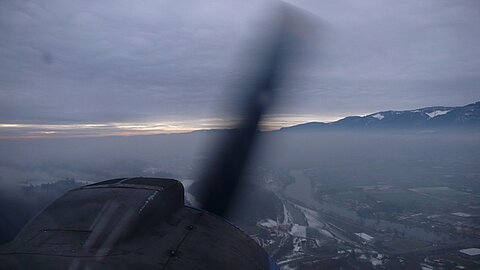 Wir tauchen ab unter den Nebel.