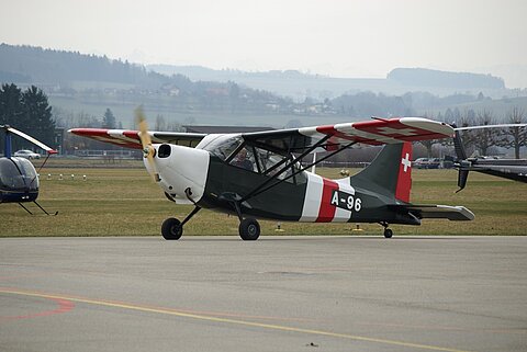 Der Stinson rollt zurück.