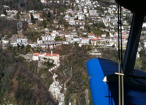 Nach dem Start in Locarno vorbei an der Madonna del Sasso.