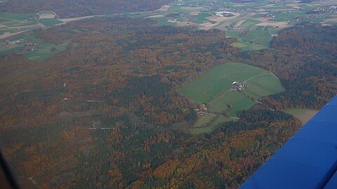 Schöner Herbstwald im Mittelland.