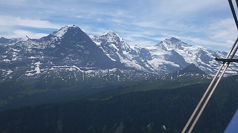 Einer, Mönch und Jungfrau.
