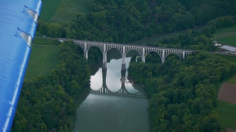 Eisenbahnbrücke vor Fribourg.