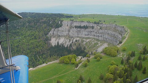 Steil fällt das Gelände ab.