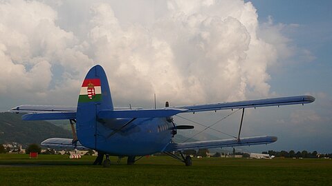 Die Antonov im Abendlicht.