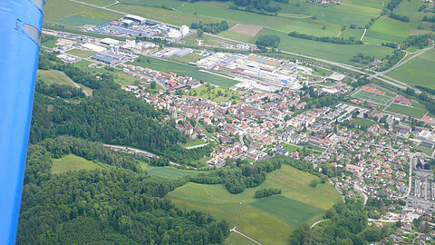 Lucens.