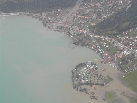 Überschwemmte Ortschaft Brienz.