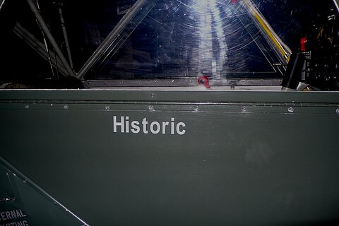 Anschrift an der Pilotentüre "Historisch".