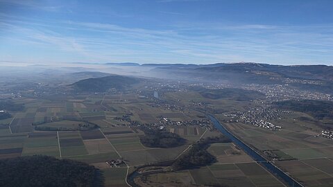Start in Richung Westen. Rechts der Berg Chasseral.