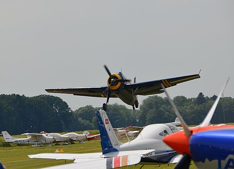 Der Grumman startet und ...