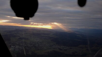 Sonnenuntergang erwartet uns vor der Landung in Grenchen.