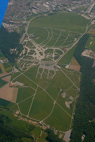 Erich von Däniken würde hier wieder Ufos vermuten, Panzerpisten von Thun.