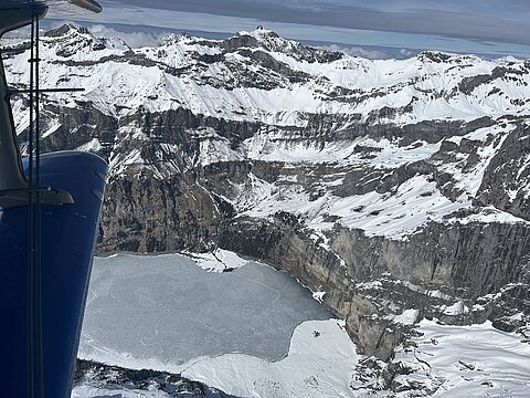 Gefrohrener Oeschinensee.